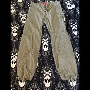 Levi’s Nouveau Low Slouch Cargo Pants – Size Medium – Olive Green